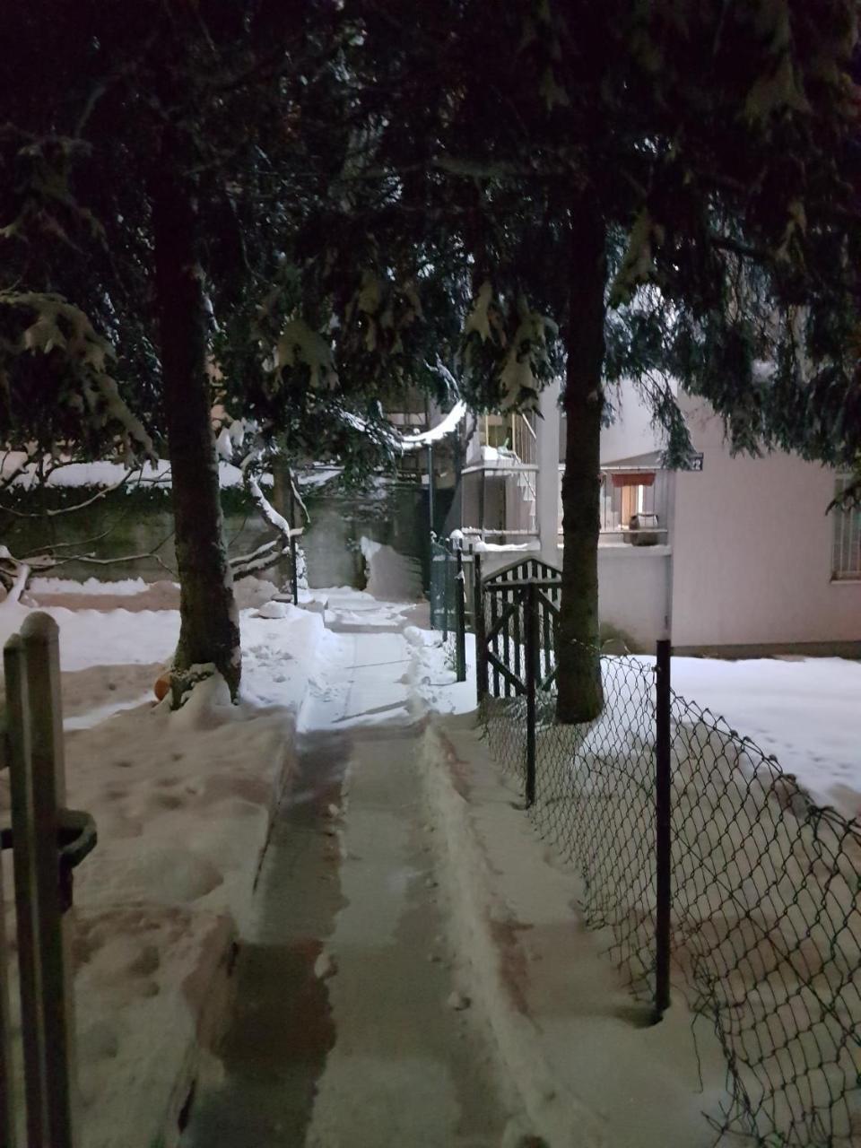 Cosy And Chic... Parking Included Apartment Sarajevo Exterior photo